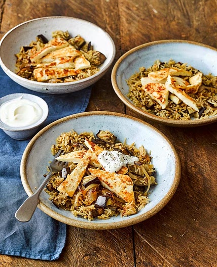 Aubergine pilaf with crispy halloumi