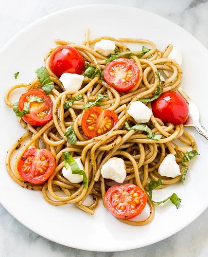 Low FODMAP Caprese Pasta Salad