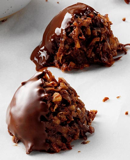 Chocolate Macadamia Macaroons