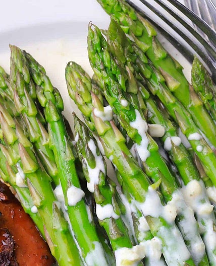 Easy Asparagus with a Parmesan Cream Sauce (Low Carb)