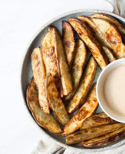 Potato Wedges with Creamy Chili Sauce