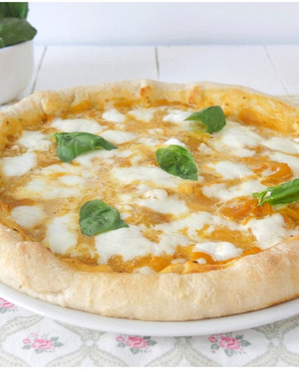 Pizza con cornicione imbottito