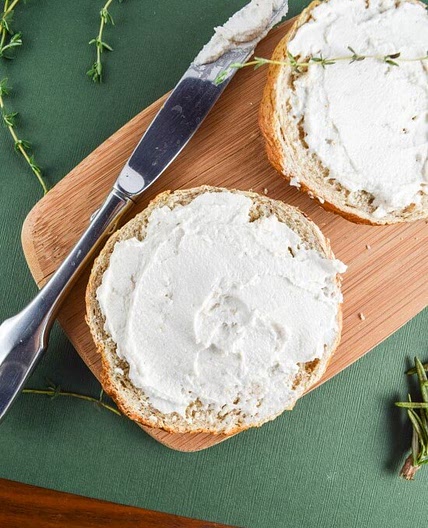 Simple Cultured Cashew Cream Cheese