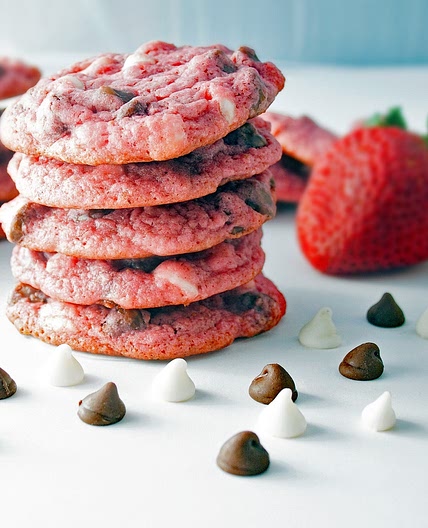 Super Strawberry White and Dark Chocolate Chip Cookies