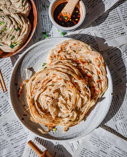 Flaky Scallion Pancakes (蔥抓餅)