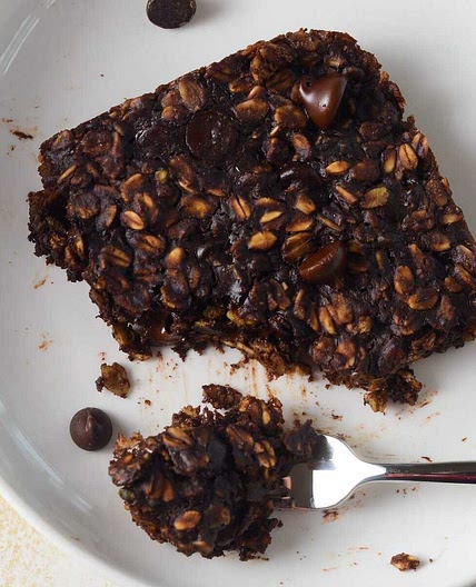Fudgy Brownie Baked Oatmeal (Healthy, Vegan)