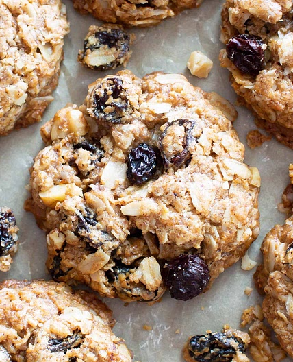 Amazing Chewy Vegan Oatmeal Raisin Cookies (Gluten Free)