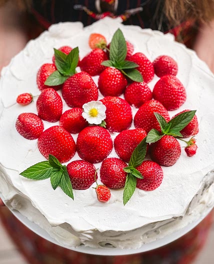 Swedish Strawberry Cream Cake