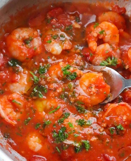 15-Minute Garlic Shrimp In Tomato Sauce (5 Ingredients!)