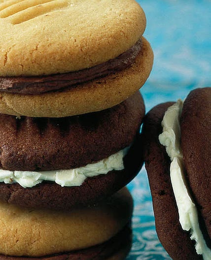 Chocolate and vanilla biscuit sandwiches