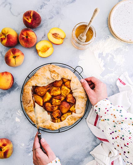 tarte rustique pêches, miel & muscade