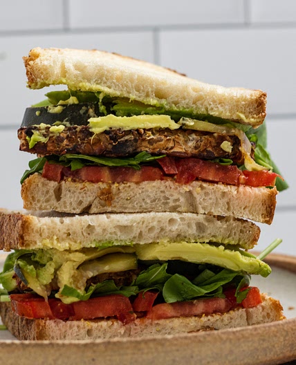 Vegan tempeh bacon sandwich tlta