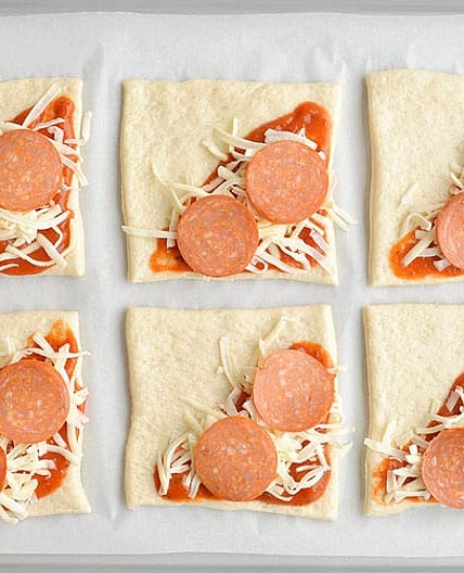 Homemade Easy Cheesy Pizza Pockets