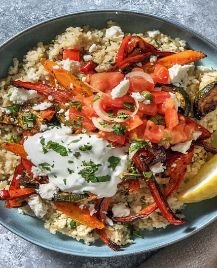 Couscous mit Dukkah-Ofengemüse dazu Hirtenkäse und Joghurtdip