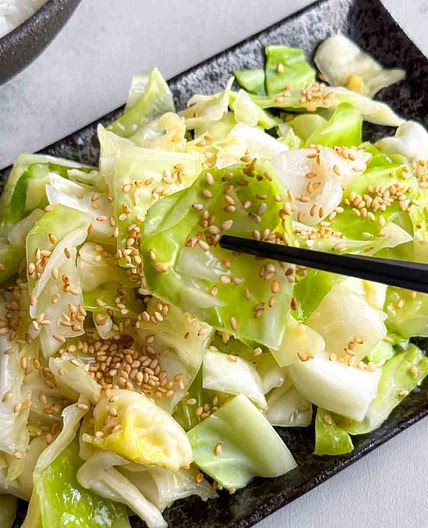 Japanese Cabbage Side Dish (Yamitsuki Cabbage)