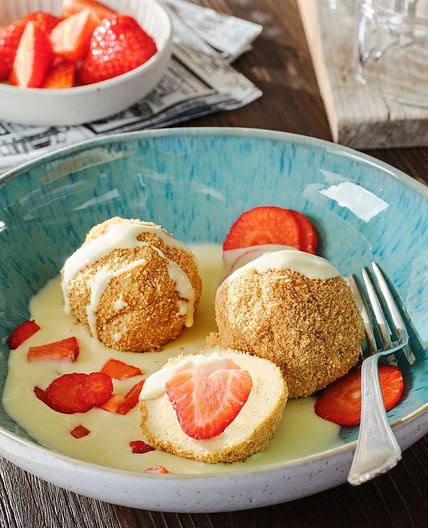 Leckere Erdbeerknödel mit Vanillesoße