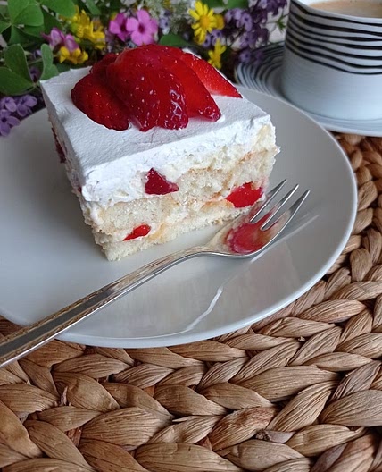 Γλυκό Ψυγείου με Φράουλες και κρέμα βανίλιας