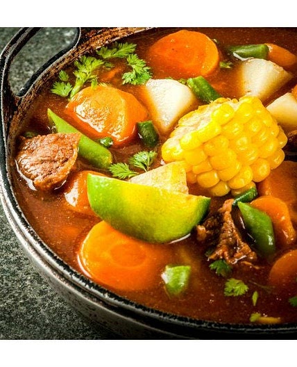 Delicioso puchero tabasqueño lleno de verduras y sabor