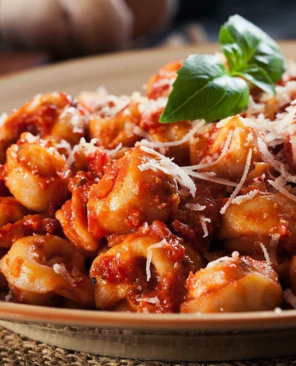 Quick Cheese Tortellini with Tomato Sauce