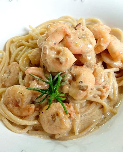 Receita de Macarrão integral com molho de camarão