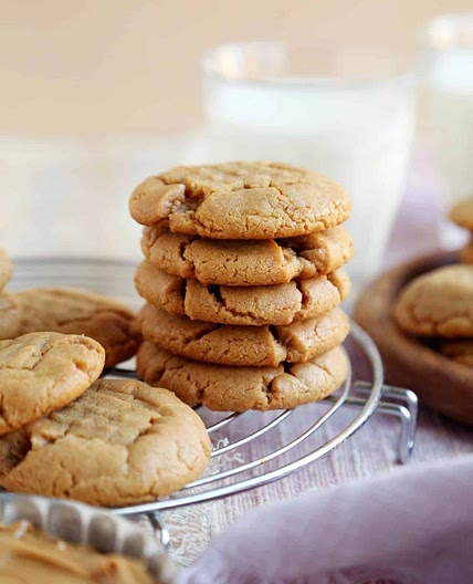 Easy 4-Ingredient Peanut Butter Cookies
