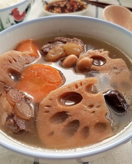 Lotus Root Soup with Pork Ribs Recipe ( 排骨莲藕汤 )