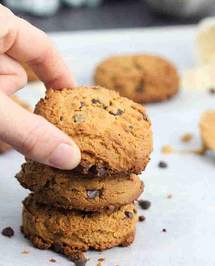 Soft Chocolate Chip Protein Cookies (no flour!)