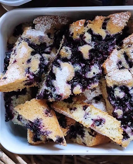 Simple and Quick Wild Blueberry Cake