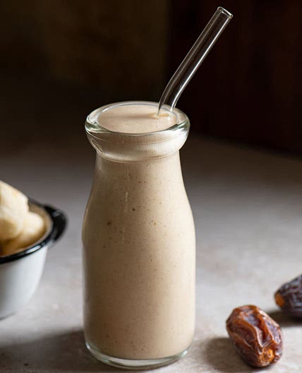 Creamy Banana Date Smoothie