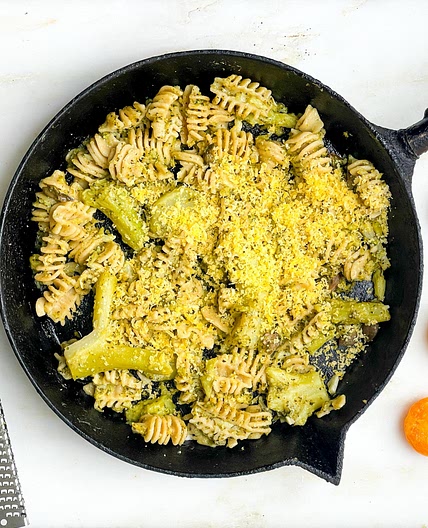 Italian-style whole broccoli pasta