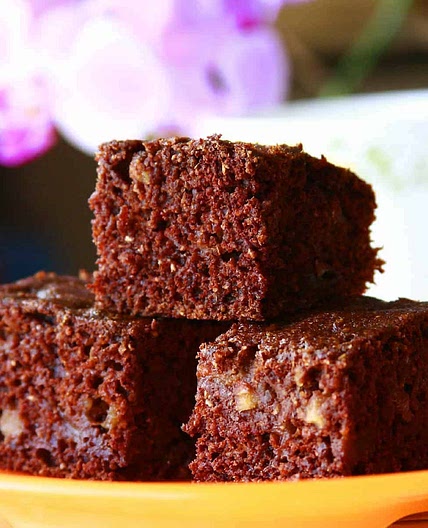 Vegan Cocoa Apple Cake