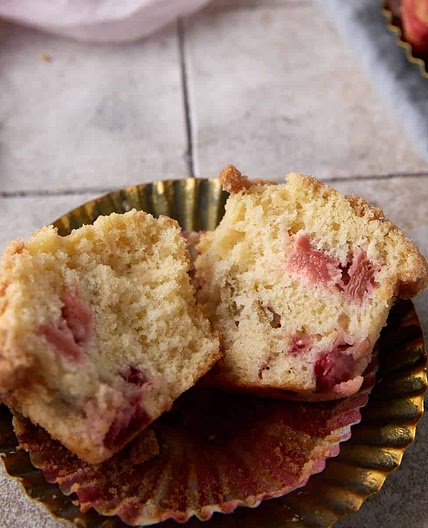 Streusel Topped Strawberry Rhubarb Muffins