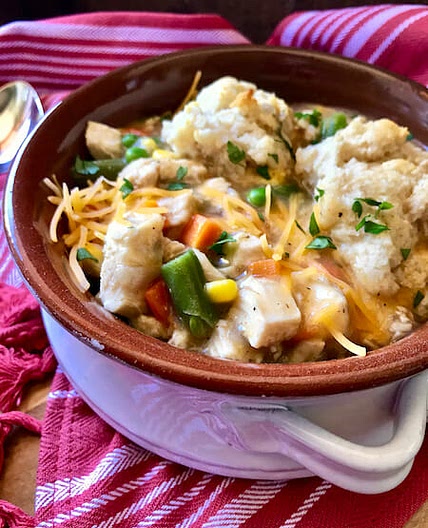 Easy Cheesy Chicken and Biscuit Casserole