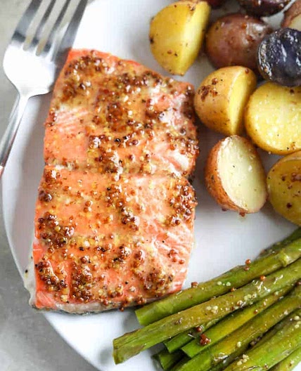 Easy One Pan Salmon Dinner
