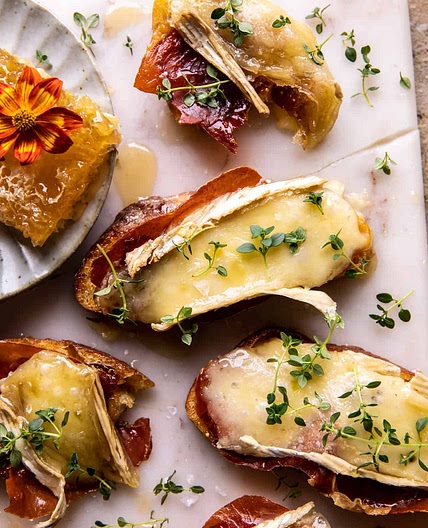 Baked Brie Crostini with Crispy Prosciutto