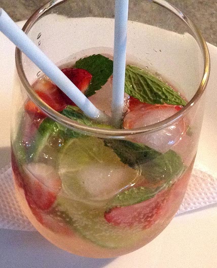 Mojito de morango sem álcool
