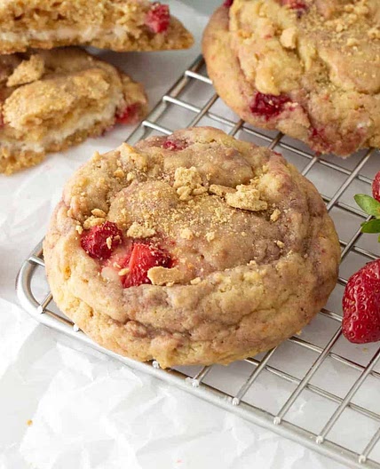 Strawberry Cheesecake Cookies