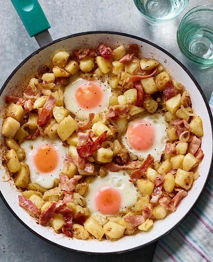 Egg and bacon hash