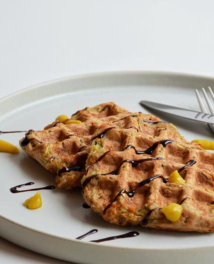 Herzhaft gefüllte Gemüsewaffeln