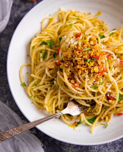 20 Minute Garlic Bread Spaghetti
