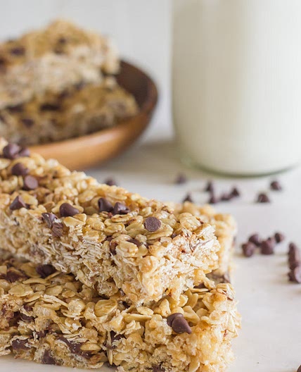 Chewy Chocolate Chip Granola Bars {Copycat Quaker}