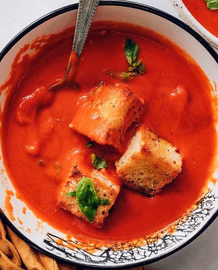 Easy 1-Pot Tomato Soup (Vegan)