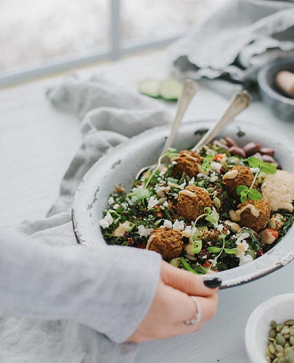 bol-repas de kale et de falafels