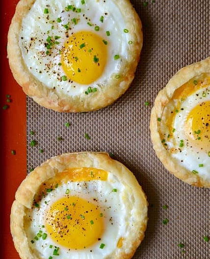 Cheesy Puff Pastry Baked Eggs