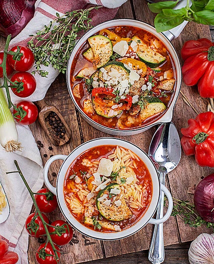 Minestrone mit Nudelreis & Sommergemüse