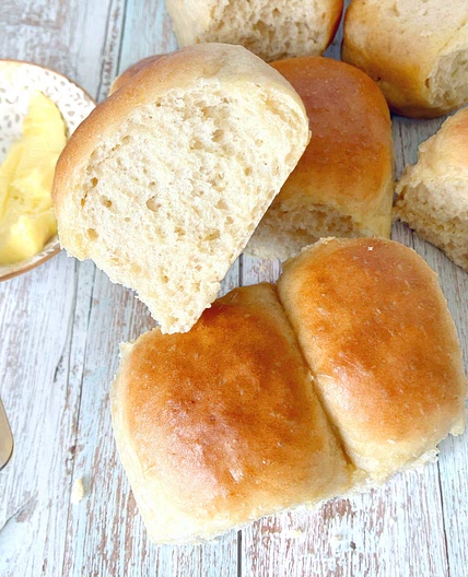 One Hour Spelt Dinner Rolls