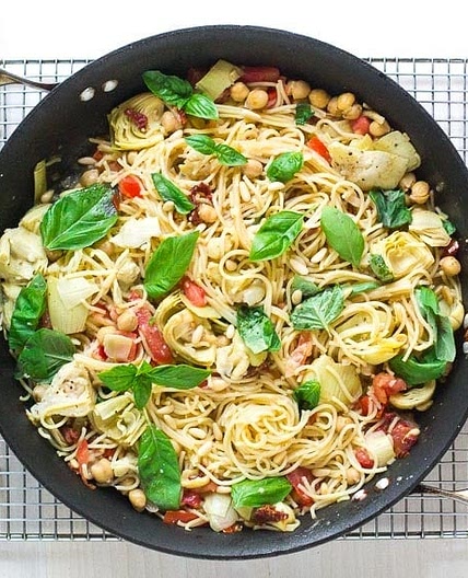 Low FODMAP Pasta With Sun-Dried Tomatoes, Chickpeas & Artichokes