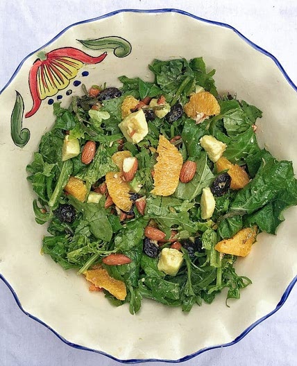 Salade d'oranges, canneberges, avocats et amandes
