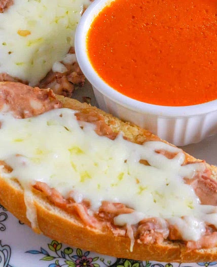 Molletes Mexicanos with Chipotle Salsa