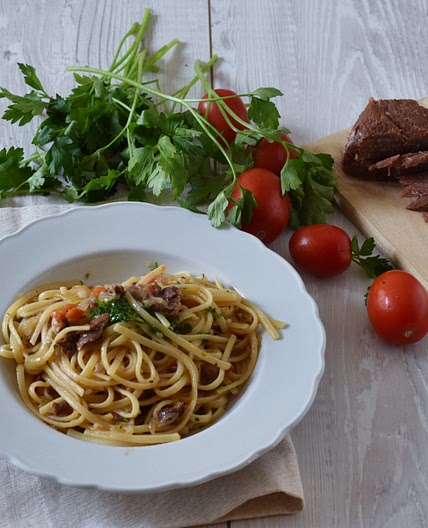 Linguine con Pomodorini e Tonno salato
